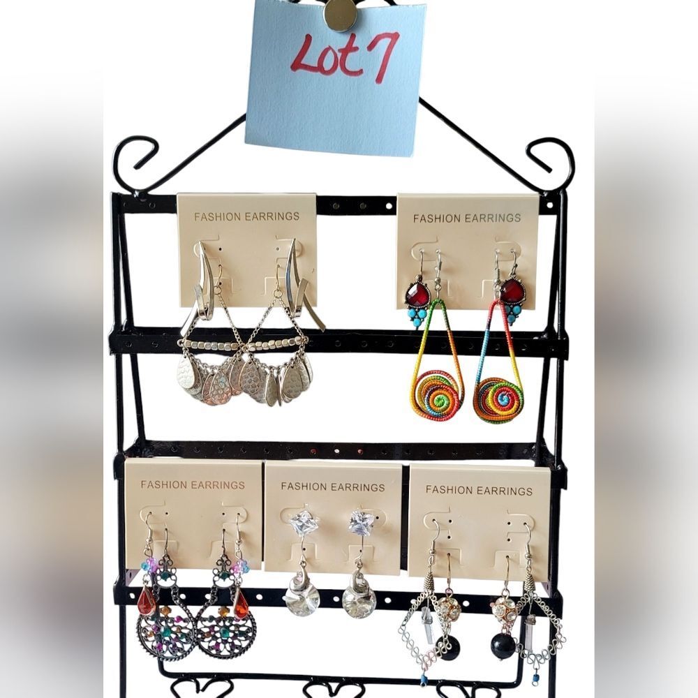 Dangling Earrings - LOT 7